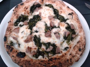 23apr15m Pizza Salsiccia e friarielli da Fresco e Cimmino MI