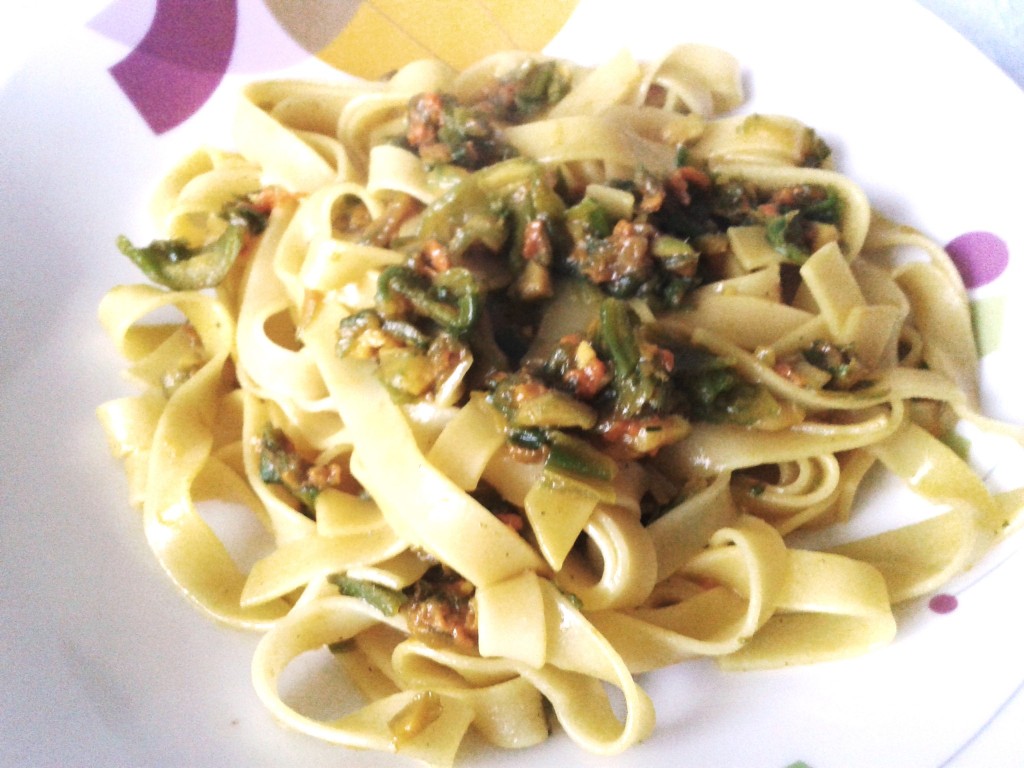 Fam Gentile 24giu15 Tagliatelle ai fiori di zucca e zafferano